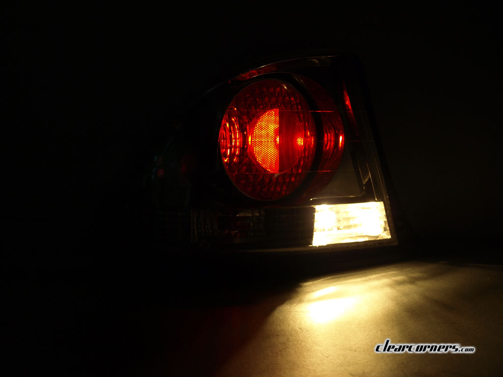 00-05 Lexus E1 IS200 / IS300 (Altezza) — Super LED Tail Lights (Sedan)
